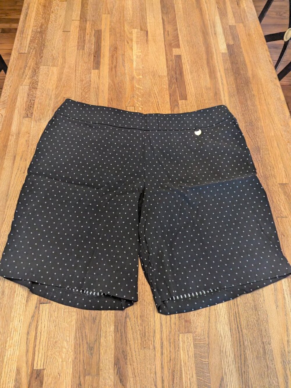 Dressy Black and White Fleur de Lis XXL Ellen Tracy Shorts Pull On